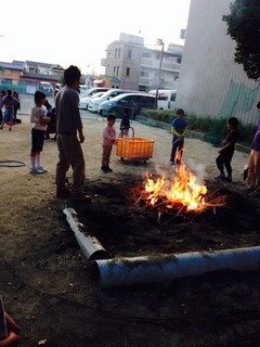 焼き芋　焚き火.jpg